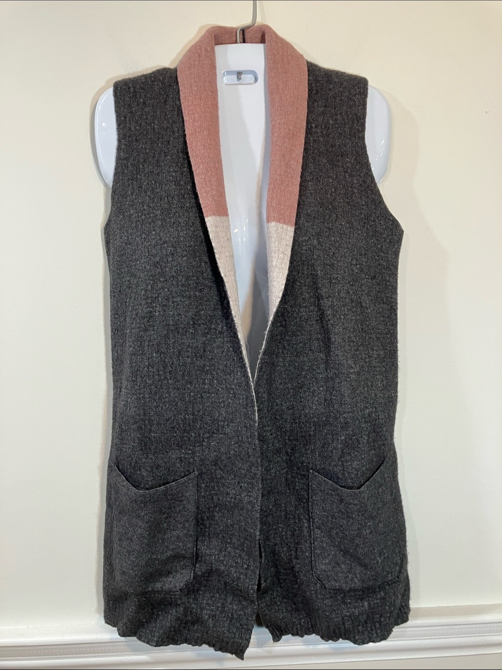 Vendetta B. Charcoal Knit Open Vest with Blush Trim S
